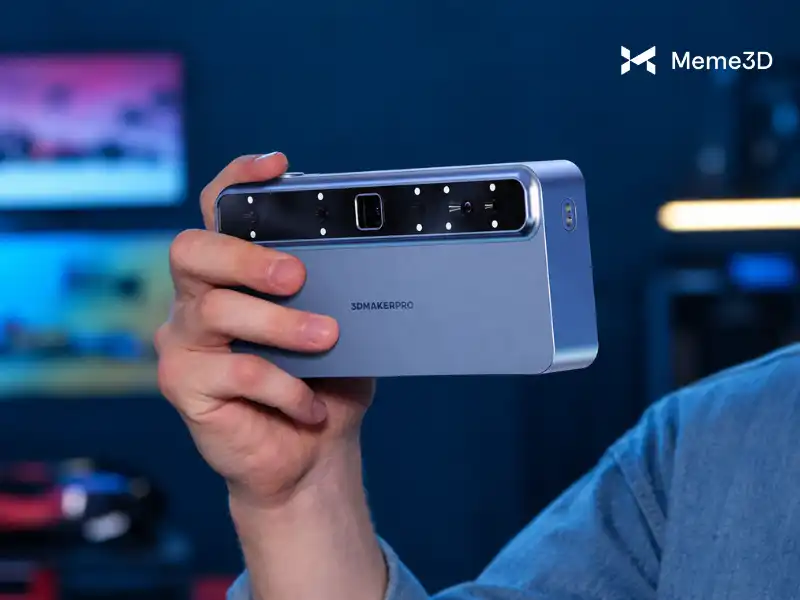 Ốp silicon đi kèm giúp cầm dễ hơn nhưng lại không nhét vừa vali.